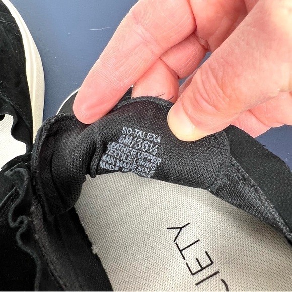 Sole Society Talexa Slip On Black Sporty Ruffle Sneaker Size 6 - Picture 13 of 14